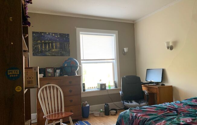 4 beds, 2 baths, $2,350, Unit 7