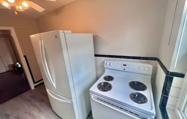 2 beds, 1 bath, $1,200, Unit 2