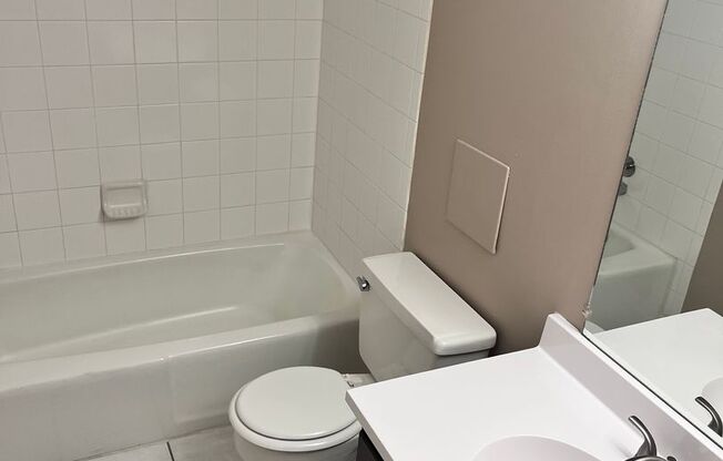1 bed, 1 bath, 835 sqft, $1,009, Unit 169