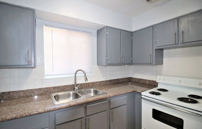 2 beds, 1 bath, 875 sqft, $1,330