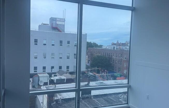 Studio, $5,000, Unit 5th floor