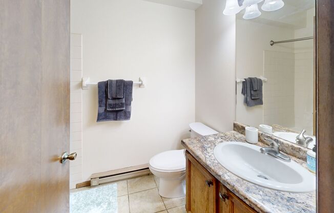 2 beds, 1 bath, 950 sqft, $2,200, Unit 7709CA