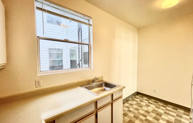 Studio, 1 bath, $1,795, Unit 700 Laguna Street, #108