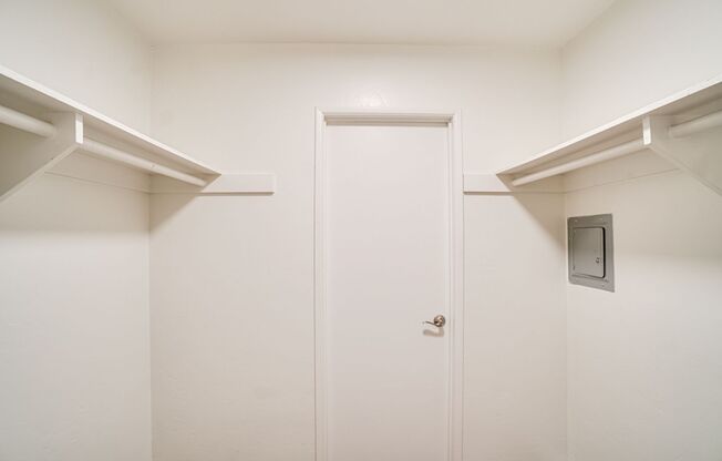 1 bed, 1 bath, 700 sqft, $2,095, Unit 13