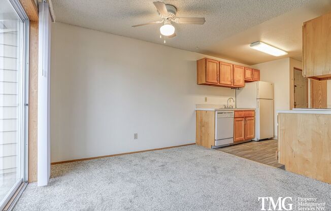 2 beds, 1 bath, 980 sqft, $1,499, Unit A12