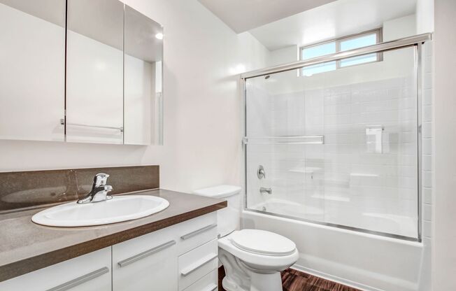 2 beds, 2 baths, 895 sqft, $2,695, Unit 205