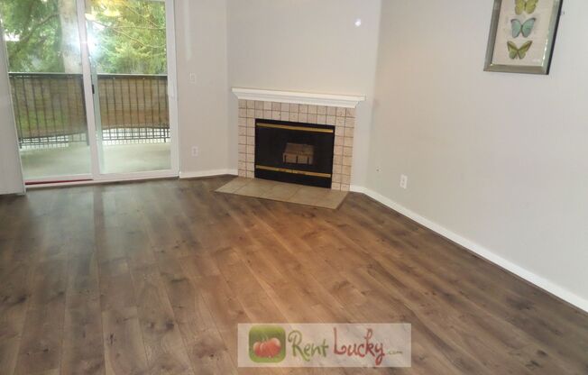 Great 2-Bedroom Condo in Lovely Community of Village at Redondo!