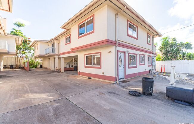 Upgraded Upstairs 3/2 Duplex in Wahiawa w/ Solar Panels & Carport