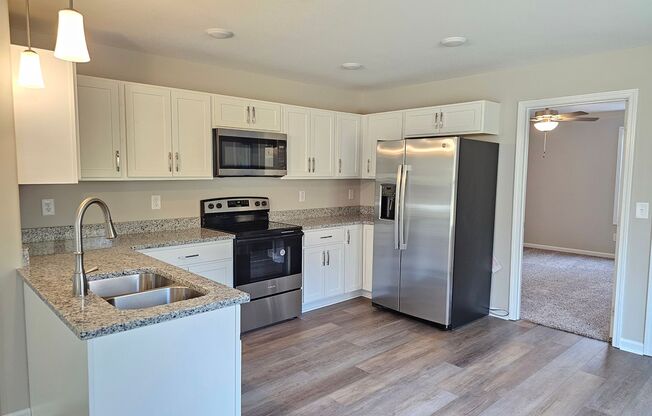 3 beds, 2.5 baths, 1,250 sqft, $1,425, Unit Unit B