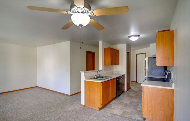 1 bed, 1 bath, 811 sqft, $1,595, Unit F304