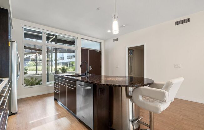 2 beds, 2 baths, $2,195, Unit Unit 102