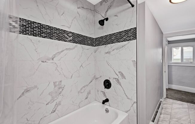 Beautiful 4 bedroom home in Coraopolis available June 1!