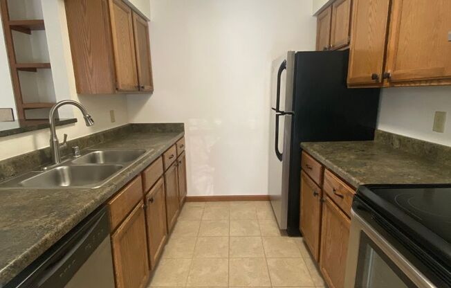 2 beds, 2 baths, 950 sqft, $1,750, Unit 7657CA