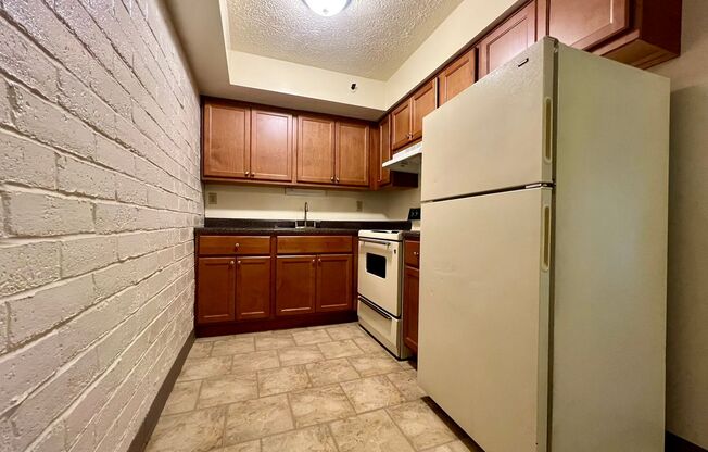 1 bed, 1 bath, $825, Unit 16