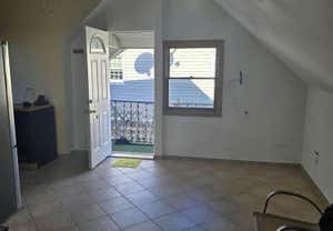 2 beds, 1 bath, 700 sqft, $2,000