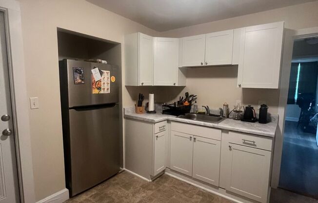 Cozy Cottage in West Nashville, Walk to Charlotte Park, Easy Interstate Access, Fenced Yard, Pet Friendly, W?D hook-ups