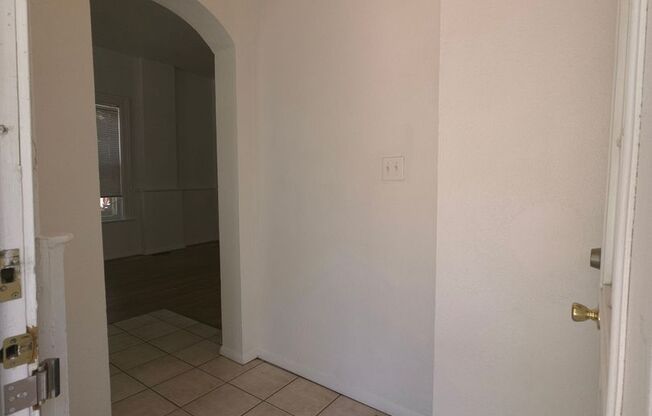 Spacious 4 Bed 2 Bath in Goss/Grove!