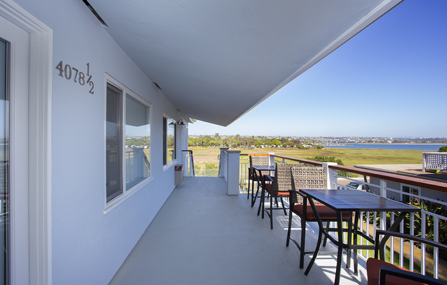 4076-4080 1/2 Crown Point Drive