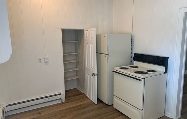 1 bed, 1 bath, 608 sqft, $1,150, Unit 631-B