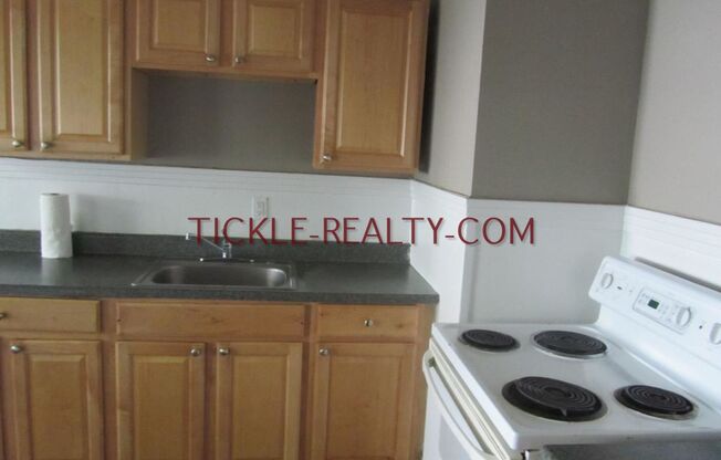 3 beds, 1 bath, $1,395