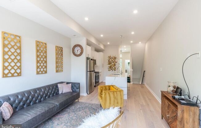 2 beds, 2 baths, 1,800 sqft, $1,795, Unit Unit 2