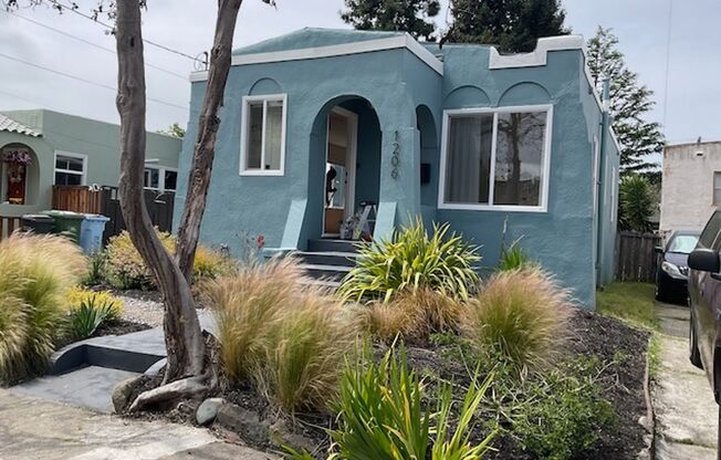 Advent - Large & Bright Two Bedroom Home Low Deposit!
