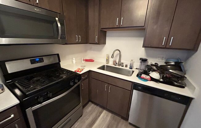 2 beds, 1 bath, $1,350, Unit 217