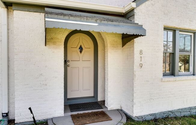 Spacious 4 Bed/ 3.5 Bath Home in Madison w Detached Office and Full Bath, 2 Car Garage, 1/2 acres lot, Pet Friendly
