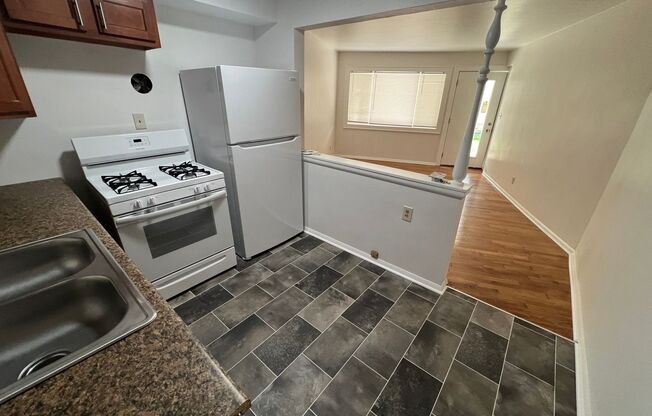 1 bed, 1 bath, $795, Unit #51