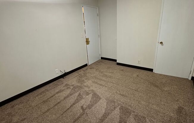 2 beds, 1 bath, 624 sqft, $875, Unit F