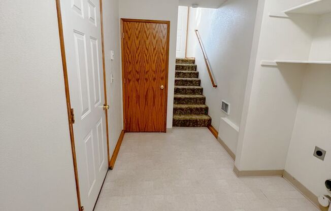 3 beds, 1 bath, $1,495, Unit 5613