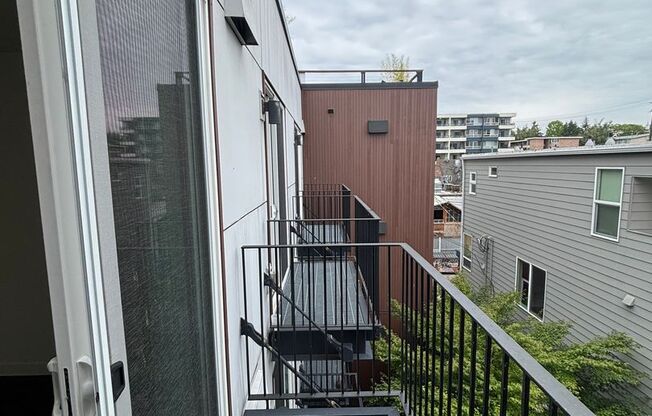 2 beds, 1 bath, 574 sqft, $1,795, Unit 305