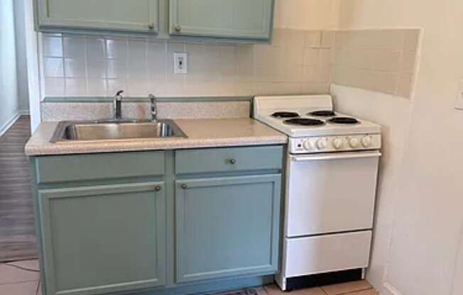 216 S CEDAR AVE