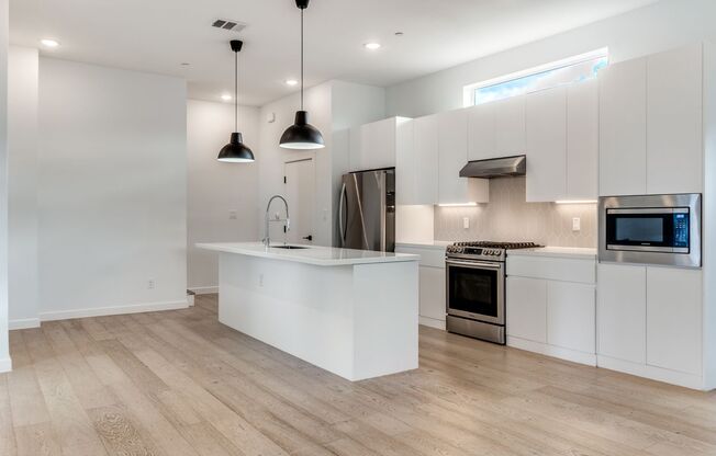 Prime location at Henderson and Ross, Two bedroom Condo w/ Private Drive