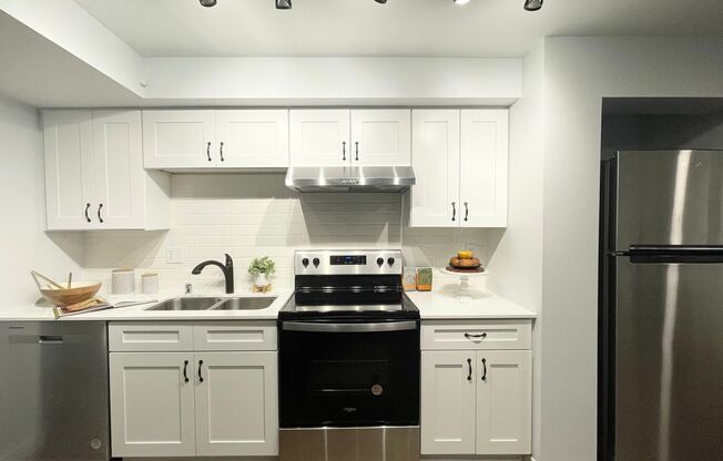 Studio, 1 bath, 575 sqft, $1,345, Unit Hamrick B03