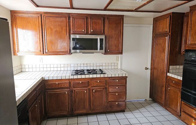 4bed 2.5bath Remodeled inc. Solar & Pool