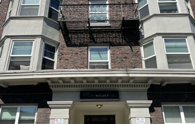 Mercury Apartments – Modern Living in a Classic Seattle Building