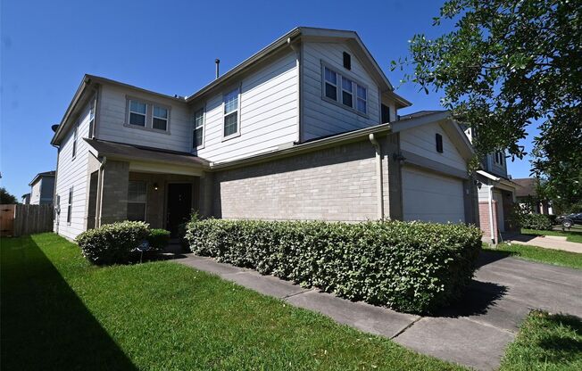 Beautiful 3-Bedroom Home with Spacious Layout & Prime Location!