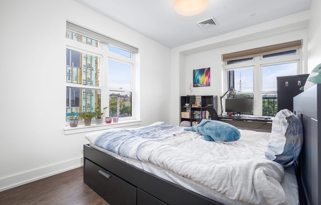 2 beds, 2 baths, 1,009 sqft, $4,100, Unit 301