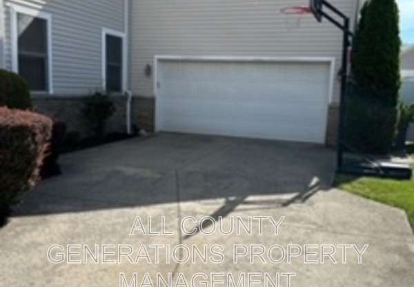 3383 W 151 ST