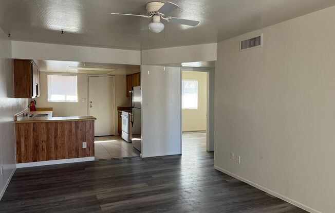 2 beds, 1 bath, $1,295, Unit 06