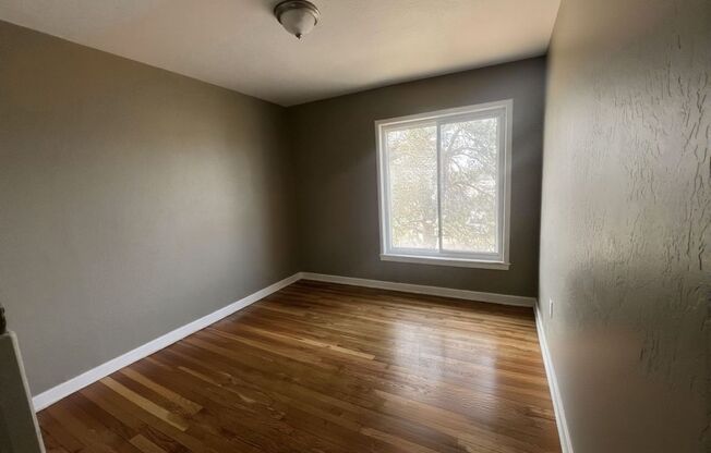 2 beds, 1 bath, 850 sqft, $850, Unit NP-706-A