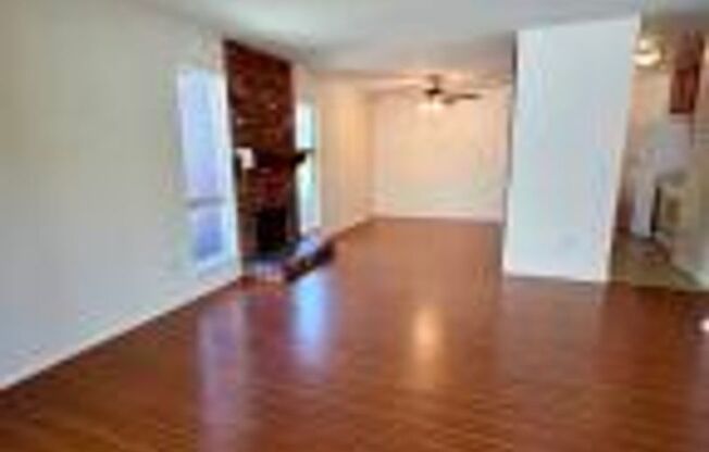 Charming single-story, end-unit condo located in the desirable Whispering Pines community of Annandale