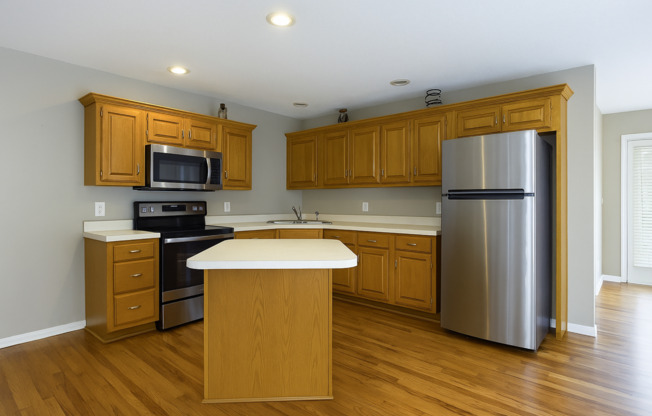 Spacious 3 Bed, 2.5 Bath Home in Kansas City North!