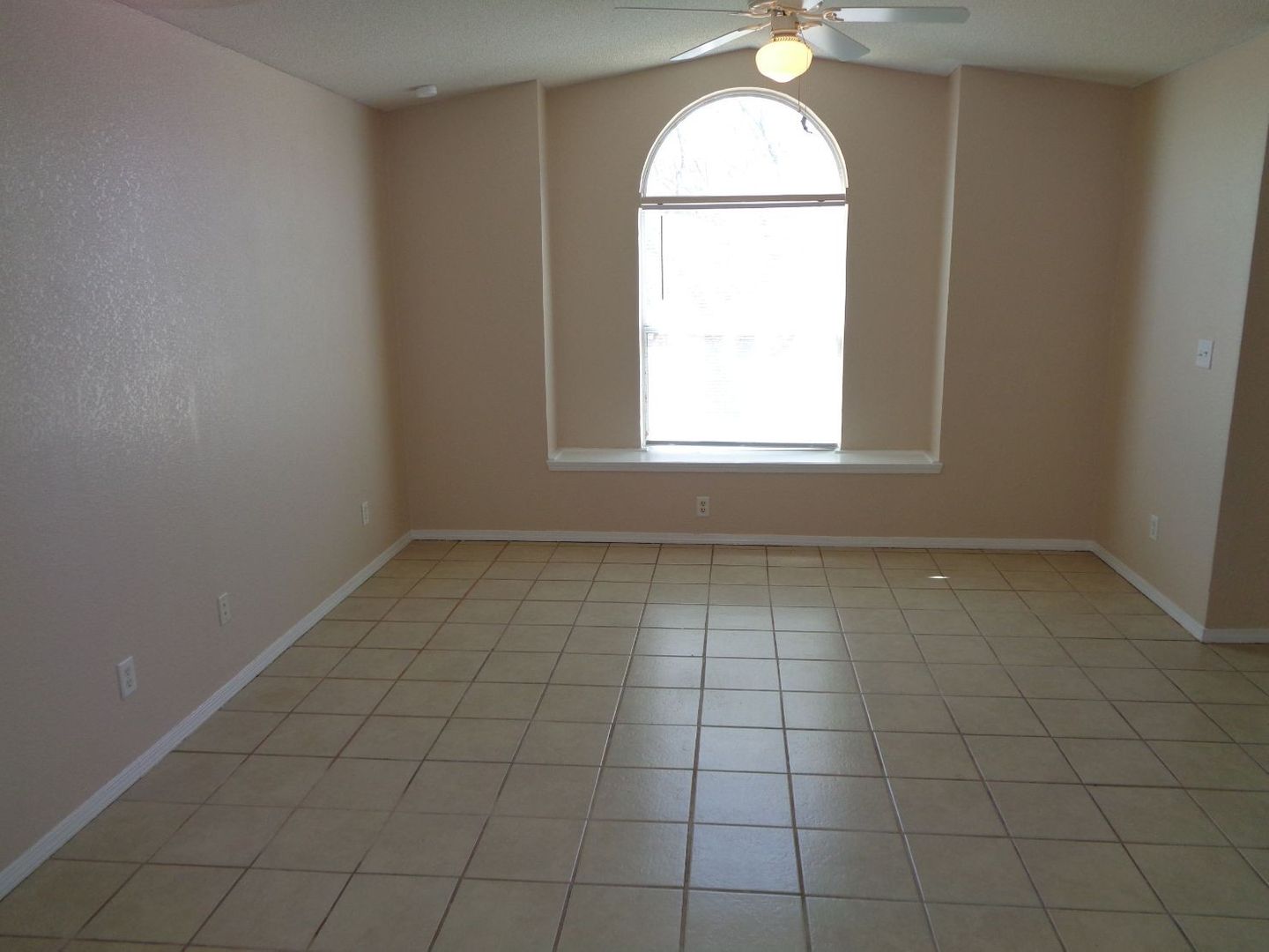Adorable Single Level Eastside Home With Evaporative Air Located In Quiet Neighborhood