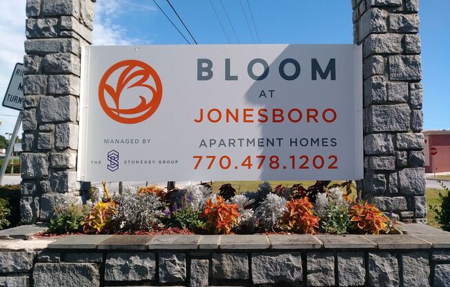 2 beds, 1 bath, 850 sqft, $1,396, Unit F12