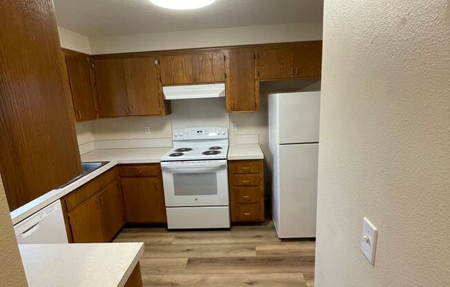 2 beds, 1 bath, 1,044 sqft, $1,450, Unit 1131