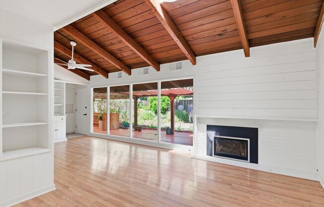 3BD/1B Single Family Home - Zen Garden!