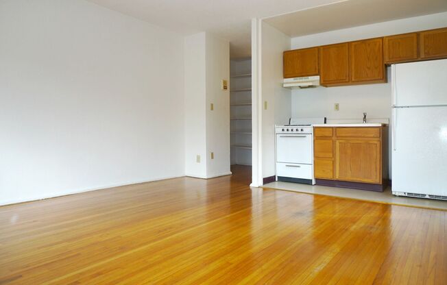 1 bed, 1 bath, 410 sqft, $900, Unit 1 - 26