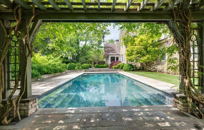 A timeless Cape Cod-style estate!